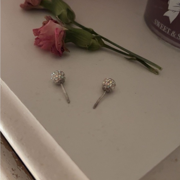 💖Hillberg & Berk Mini Sparkle Earrings💖 - Picture 4 of 5